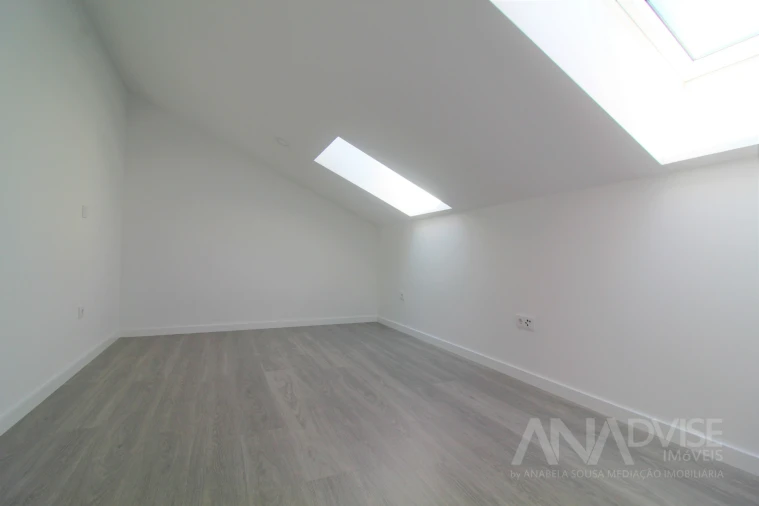 Apartamento T8 para Venda em Viseu Foto 17