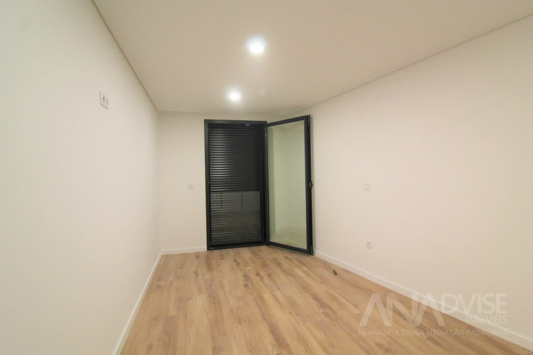 Apartamento T8 para Venda em Viseu Foto 12