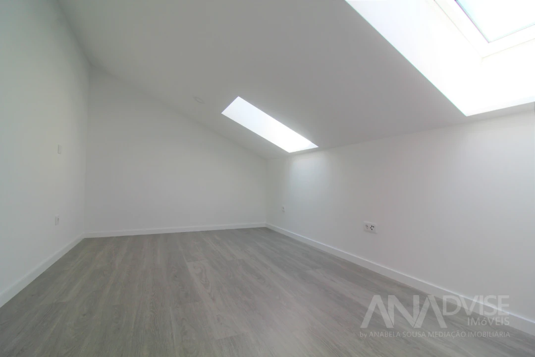Apartamento T8 para Venda em Viseu Foto 17