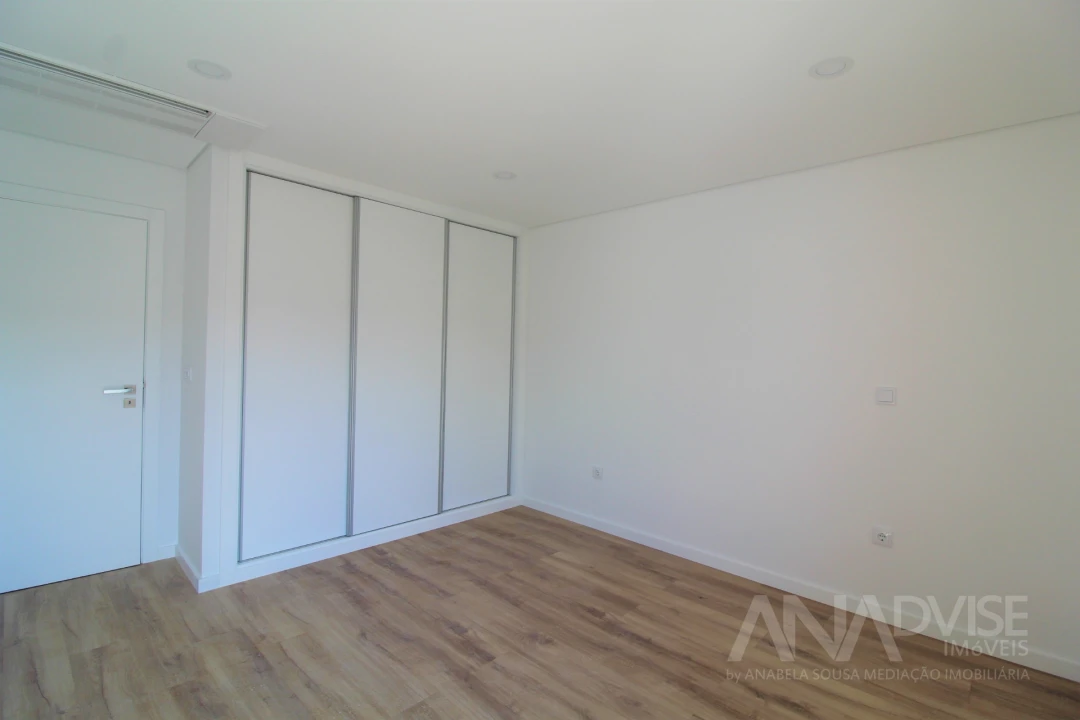 Apartamento T8 para Venda em Viseu Foto 14