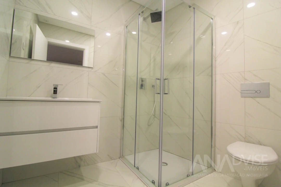 Apartamento T8 para Venda em Viseu Foto 10