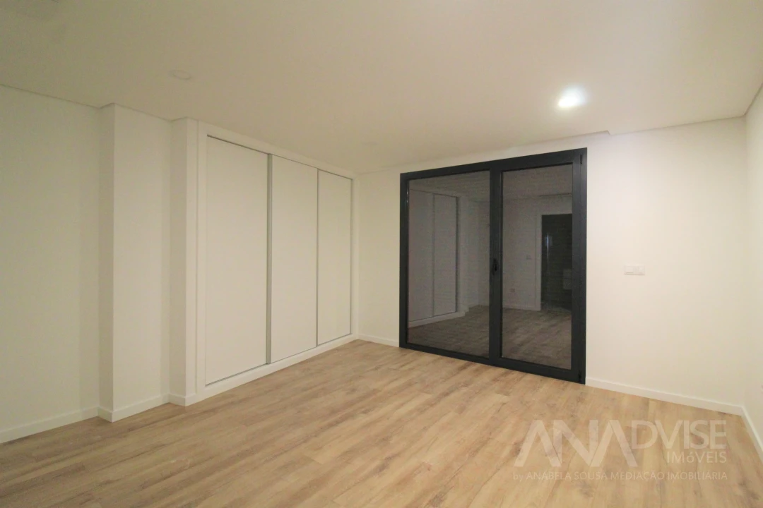 Apartamento T8 para Venda em Viseu Foto 6