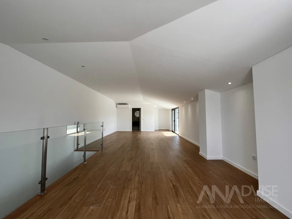 Apartamento T4 para Venda em Viseu Foto 14