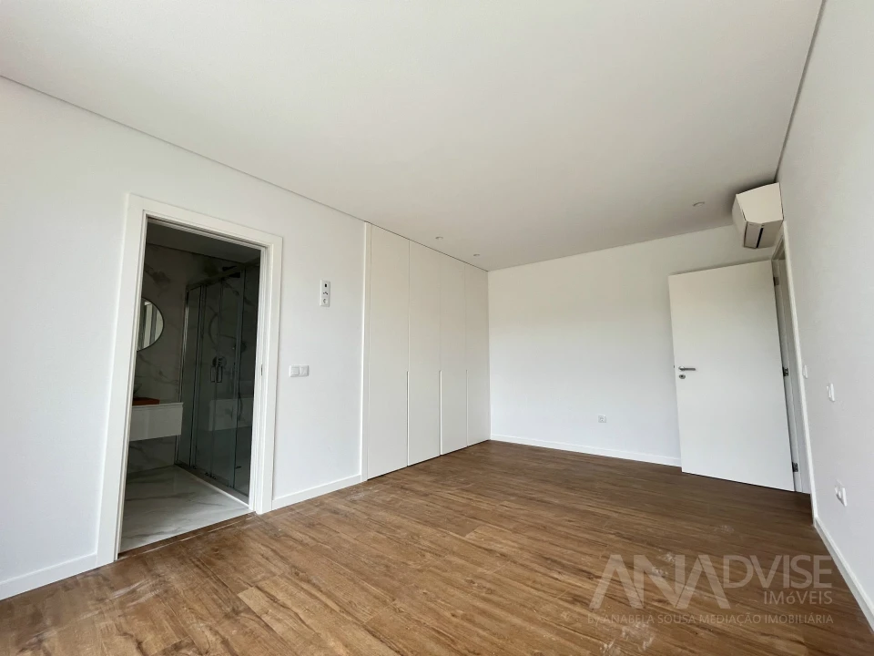Apartamento T4 para Venda em Viseu Foto 8