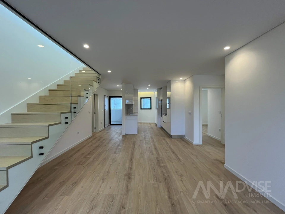 Apartamento T4 para Venda em Repeses e São Salvador Foto 2