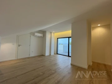 Apartamento T4 para Venda em Repeses e São Salvador