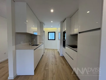 Apartamento T4 para Venda em Repeses e São Salvador