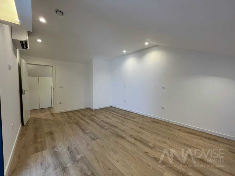Apartamento T4 para Venda em Repeses e São Salvador Foto 30