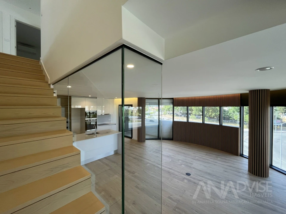 Apartamento T4 para Venda em Repeses e São Salvador Foto 1