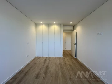 Apartamento T4 para Venda em Repeses e São Salvador