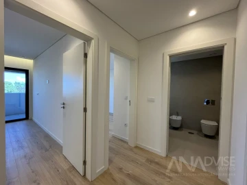 Apartamento T4 para Venda em Repeses e São Salvador