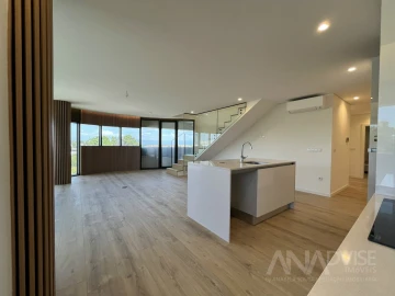 Apartamento T4 para Venda em Repeses e São Salvador