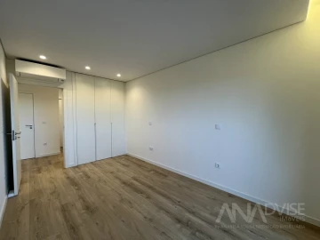 Apartamento T4 para Venda em Repeses e São Salvador