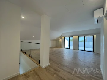 Apartamento T4 para Venda em Repeses e São Salvador