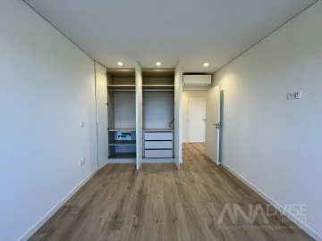 Apartamento T4 para Venda em Repeses e São Salvador