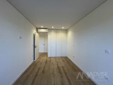 Apartamento T4 para Venda em Repeses e São Salvador
