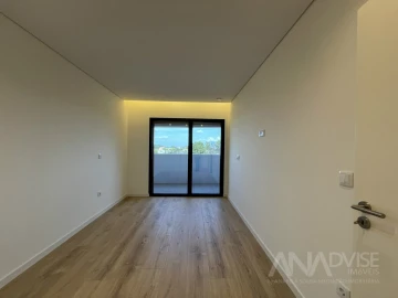 Apartamento T4 para Venda em Repeses e São Salvador