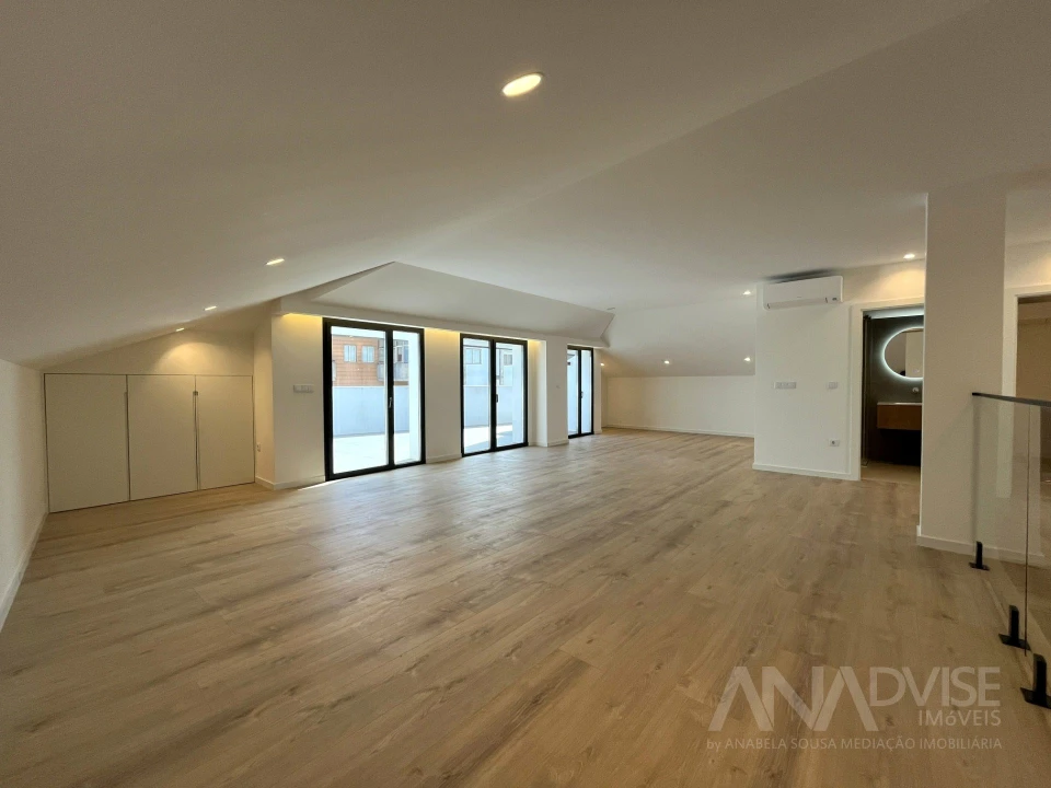 Apartamento T4 para Venda em Repeses e São Salvador Foto 31