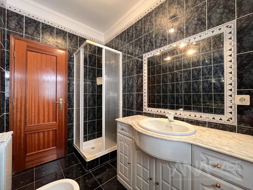 Apartamento T3 para Arrendamento em Mundão Foto 18