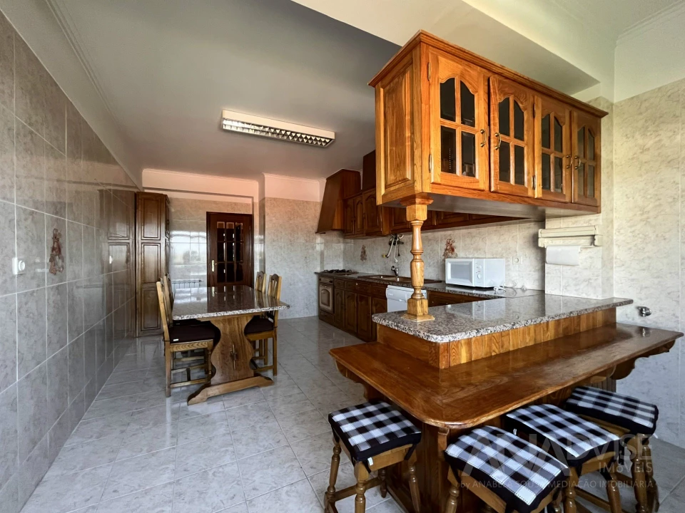 Apartamento T3 para Arrendamento em Mundão Foto 7