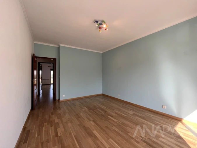 Apartamento T3 para Arrendamento em Mundão Foto 23