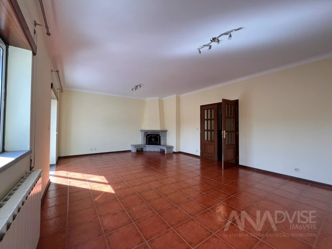 Apartamento T3 para Arrendamento em Mundão Foto 11
