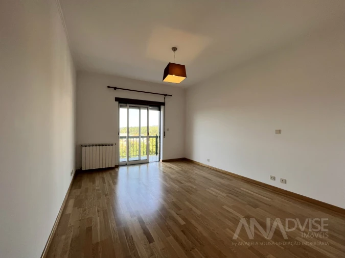 Apartamento T3 para Arrendamento em Mundão Foto 26
