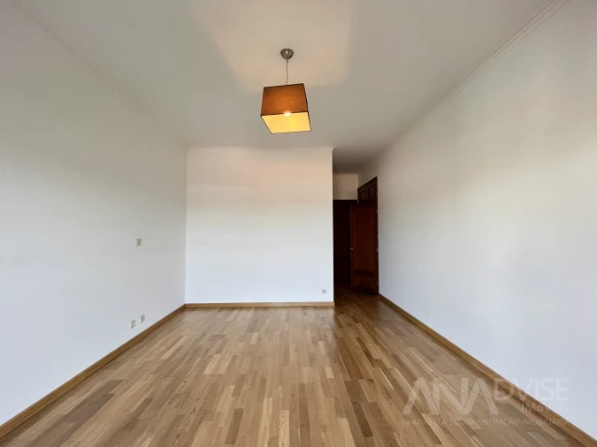 Apartamento T3 para Arrendamento em Mundão Foto 19