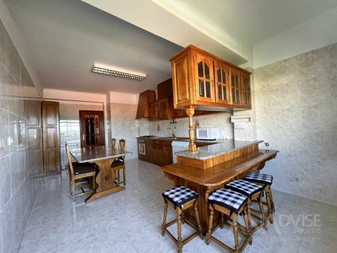 Apartamento T3 para Arrendamento em Mundão Foto 4
