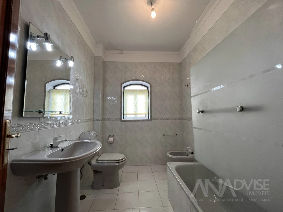 Apartamento T3 para Arrendamento em Mundão Foto 15