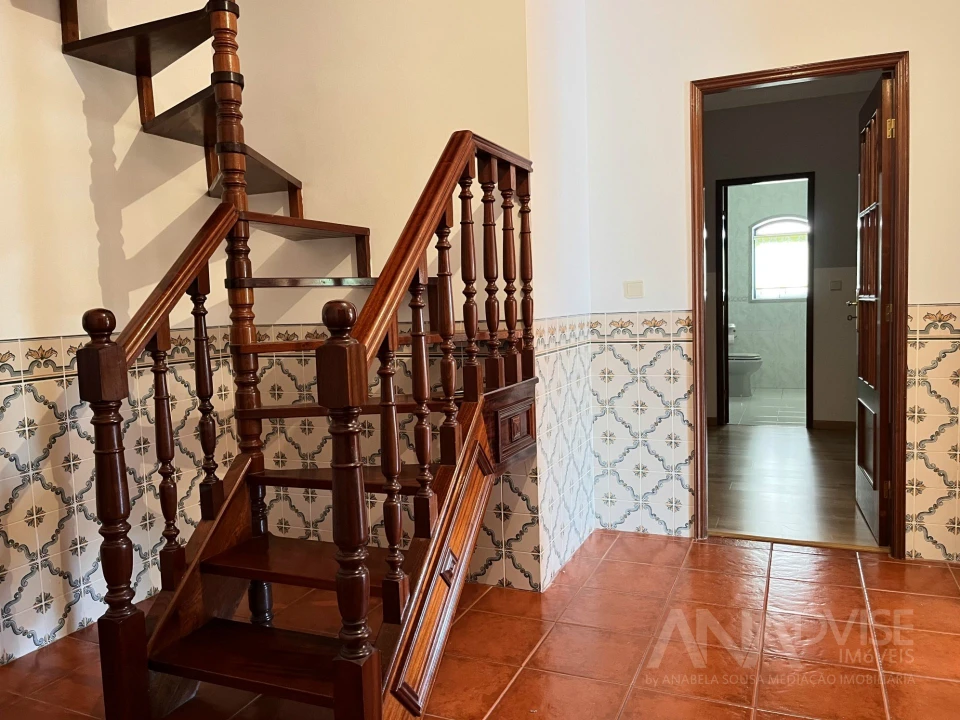 Apartamento T3 para Arrendamento em Mundão Foto 9