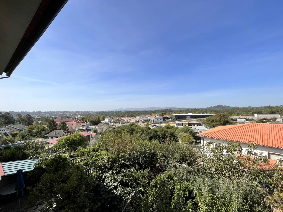 Apartamento T3 para Arrendamento em Mundão Foto 6