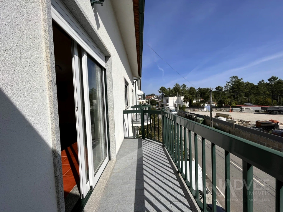 Apartamento T3 para Arrendamento em Mundão Foto 12