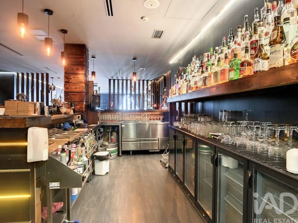 Loja para Arrendamento em Santa Maria, São Pedro e Matacães Foto 1