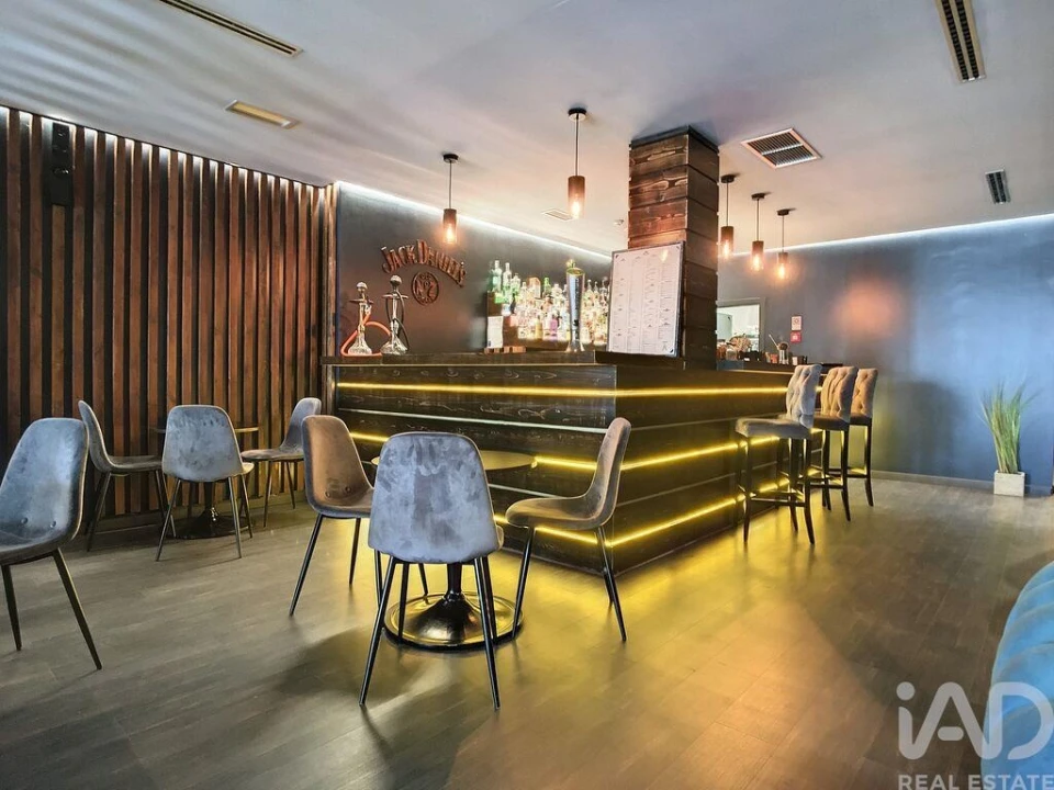 Loja para Arrendamento em Santa Maria, São Pedro e Matacães Foto 23