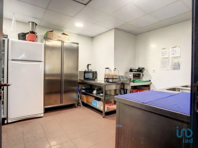 Loja para Arrendamento em Santa Maria, São Pedro e Matacães Foto 2