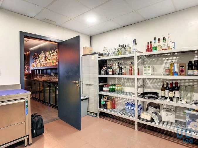 Loja para Arrendamento em Santa Maria, São Pedro e Matacães Foto 4