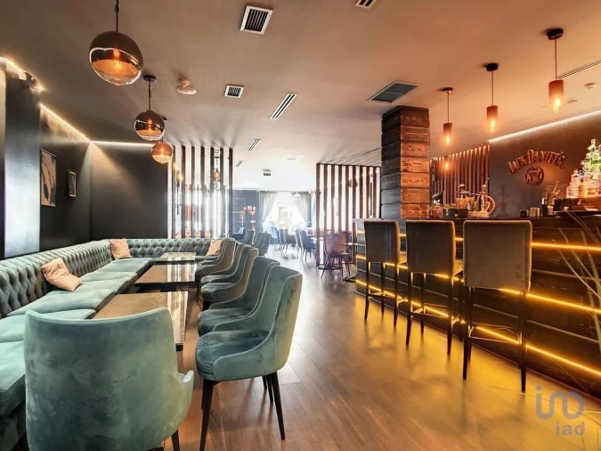 Loja para Arrendamento em Santa Maria, São Pedro e Matacães Foto 11