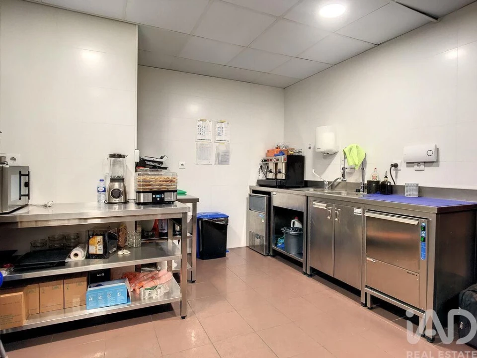 Loja para Arrendamento em Santa Maria, São Pedro e Matacães Foto 3