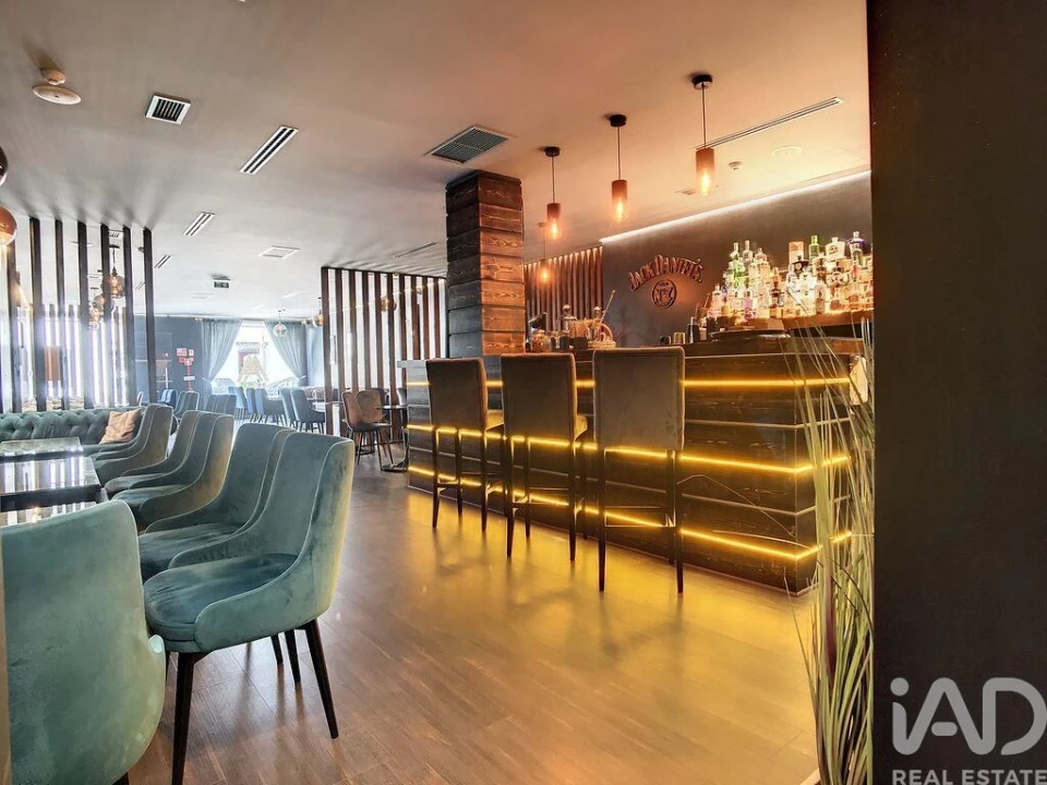 Loja para Arrendamento em Santa Maria, São Pedro e Matacães Foto 15