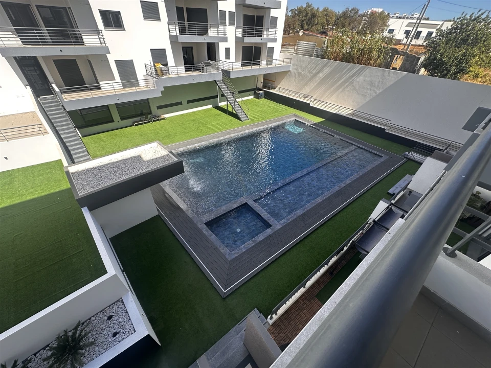 Apartamento T3 para Venda em Quelfes Foto 1