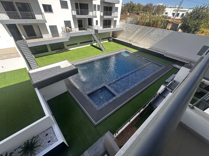 Apartamento T4 para Venda em Quelfes Foto 1