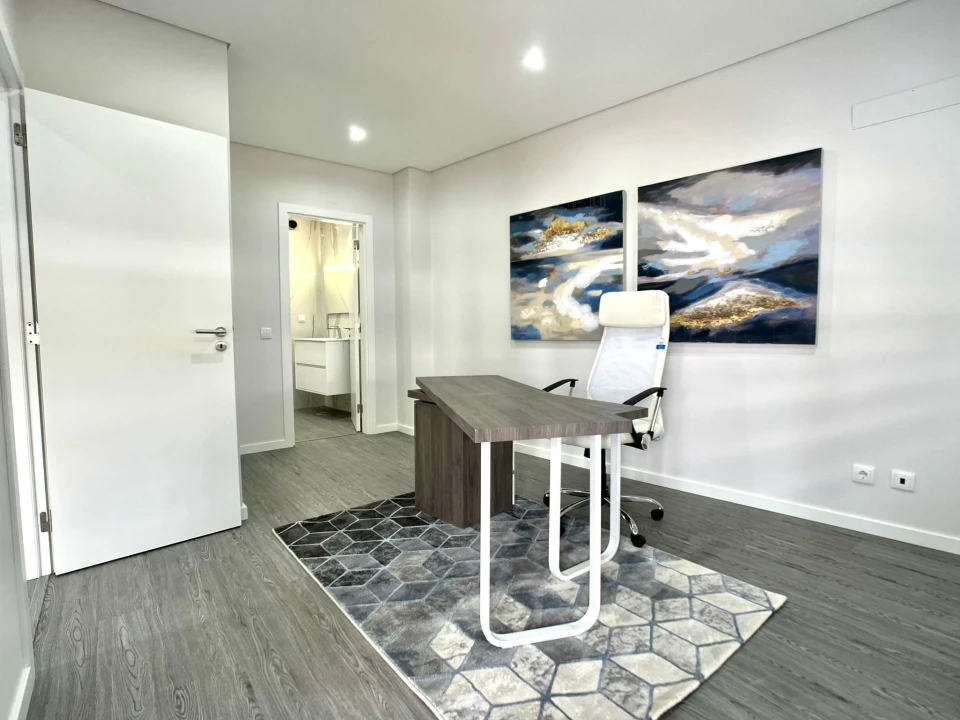 Apartamento T3 para Venda em Quelfes Foto 29