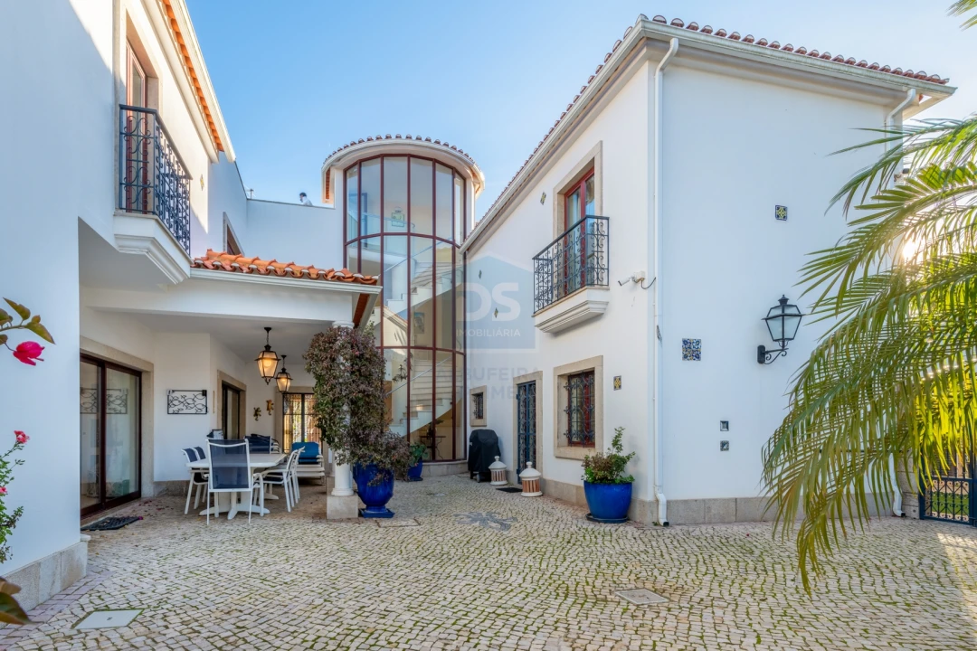 Moradia T4 para Venda em Albufeira e Olhos de Água Foto 1