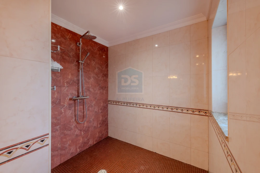 Moradia T4 para Venda em Albufeira e Olhos de Água Foto 62