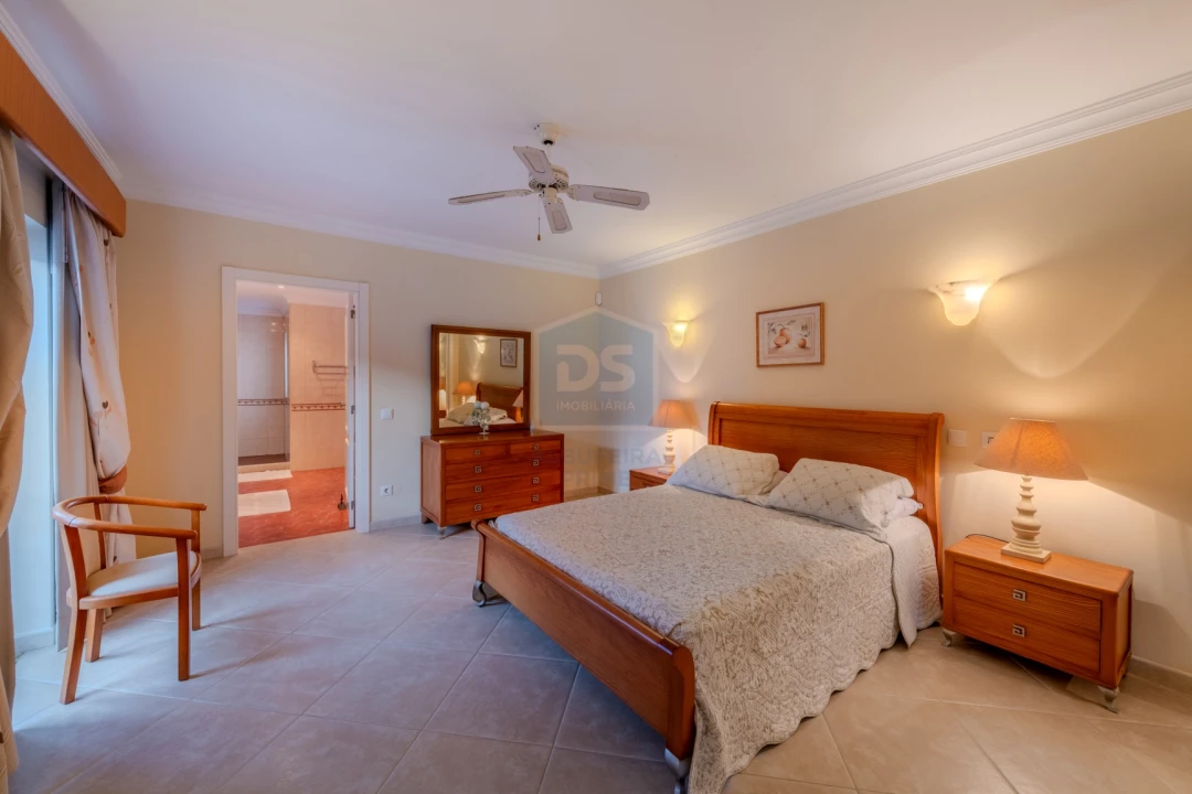 Moradia T4 para Venda em Albufeira e Olhos de Água Foto 58