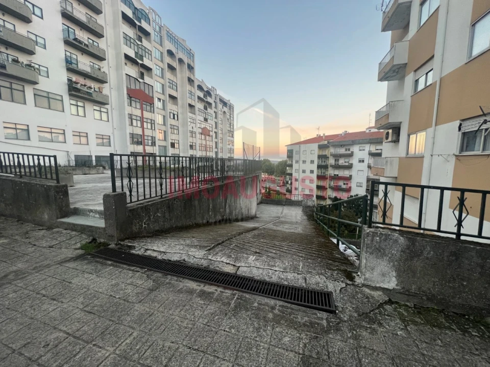 Garagem para Venda em Guarda Foto 6