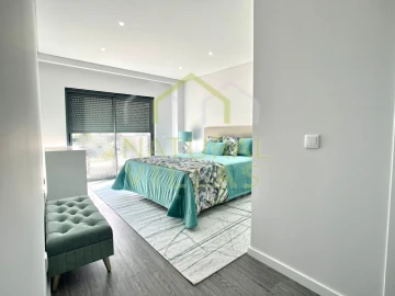 Apartamento T3 para Venda em Quelfes
