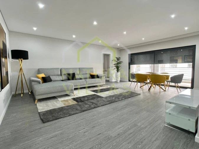 Apartamento T3 para Venda em Quelfes Foto 2