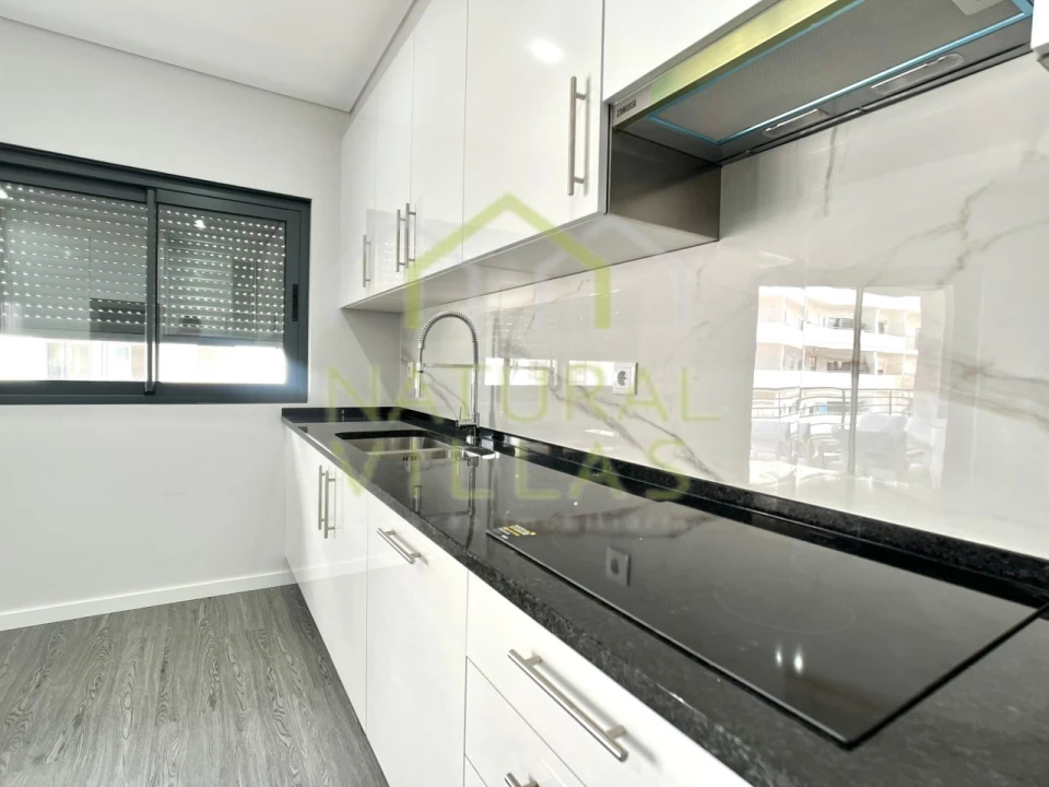 Apartamento T3 para Venda em Quelfes Foto 3